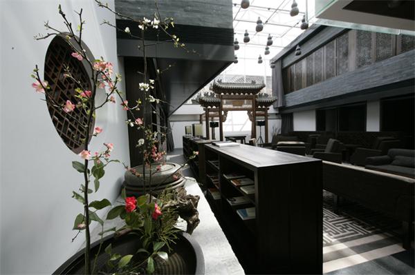 ��ɫ����ľƵ��L���b��